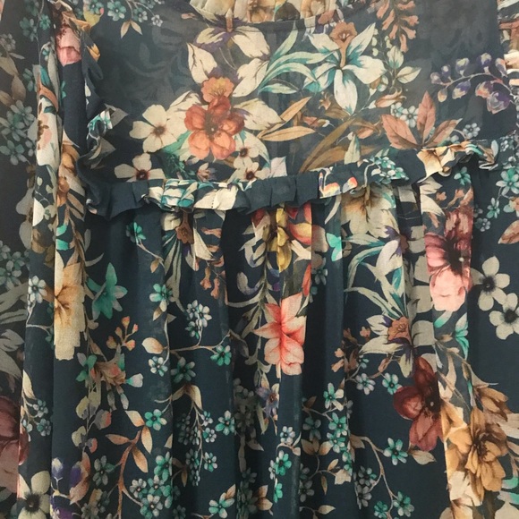 NEW Eri and Ali Floral Top - Picture 7 of 8